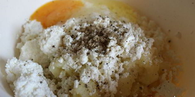 оладьи из картофельного пюре с творогом