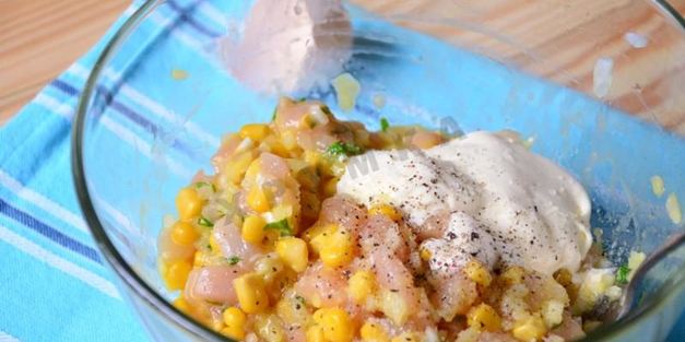 оладьи из курицы и кукурузы