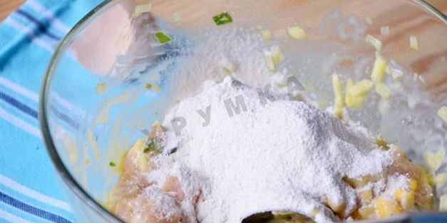 оладьи из курицы и кукурузы