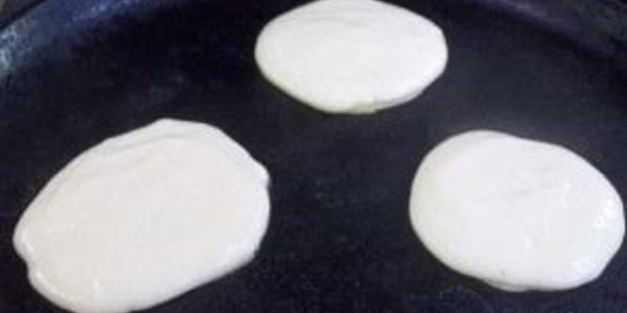 оладьи из муки и манки