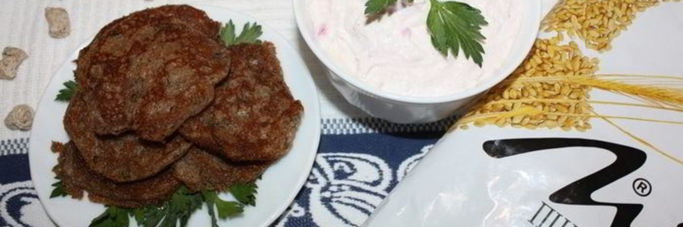 Оладьи из отрубей с зеленью и творожной икрой