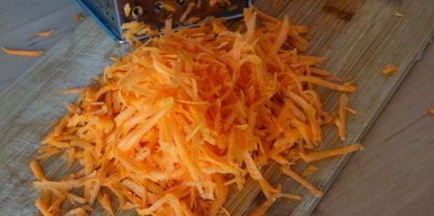 оладьи из пекинской капусты с огуречным соусом