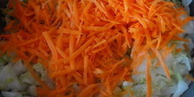 оладьи из пекинской капусты с огуречным соусом