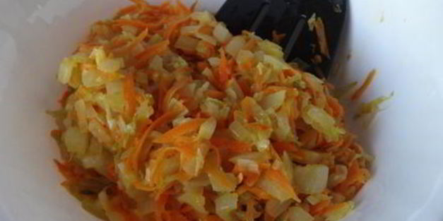 оладьи из пекинской капусты с огуречным соусом