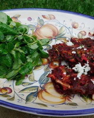 Оладьи из цукини, свеклы и феты