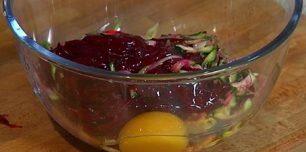 оладьи из цукини, свеклы и феты