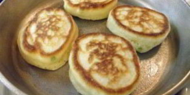 оладьи на кефире с зеленым луком