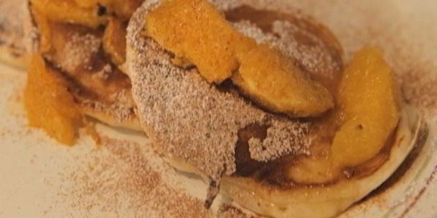 оладьи с апельсиновым соусом и корицей