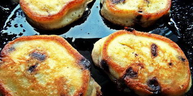 оладьи с шоколадно-ягодной добавкой