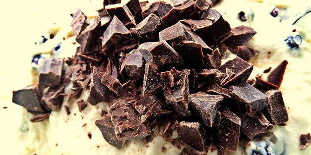 оладьи с шоколадно-ягодной добавкой