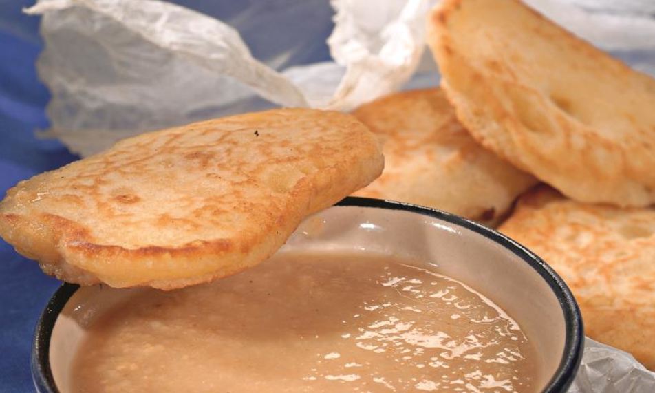 Рецепт оладьи с соусом из изюма