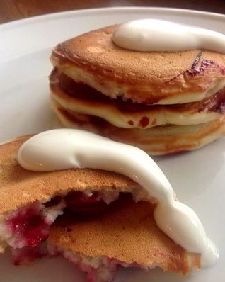 Оладьи с вишней