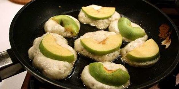 оладьи с яблоками