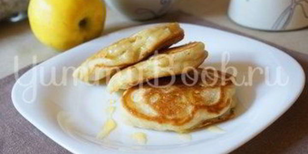 оладьи с яблоком