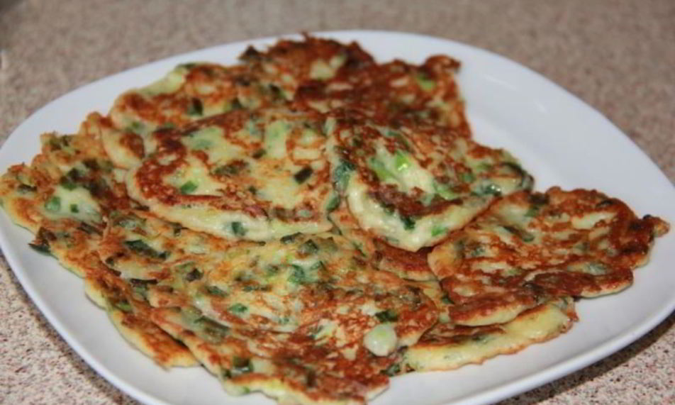 Рецепт оладьи с зеленым луком и сыром на сметане