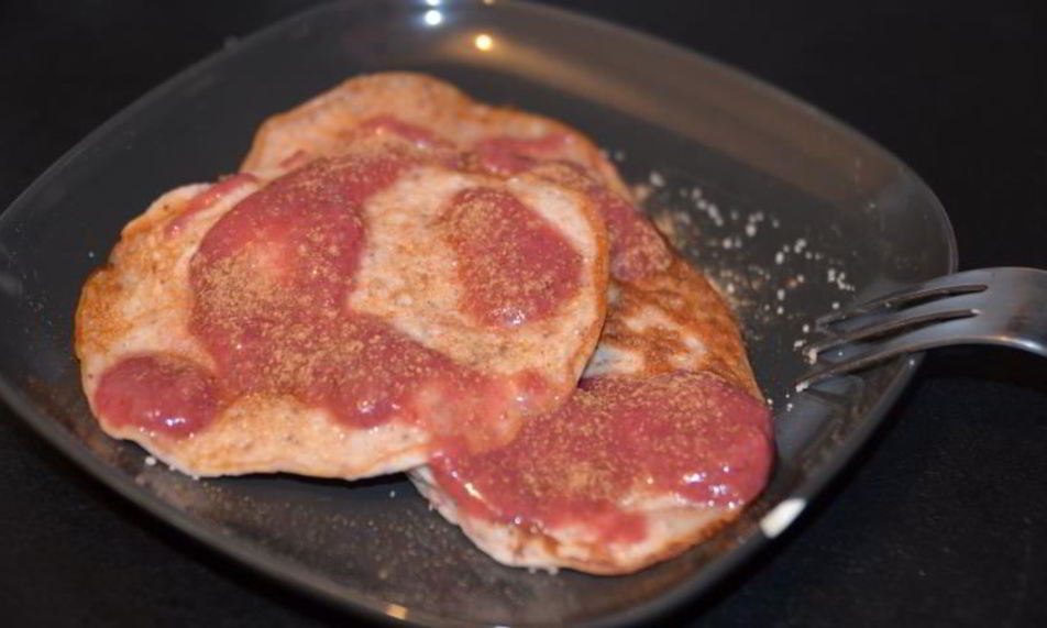 Рецепт оладьи с земляникой и ягодным соусом