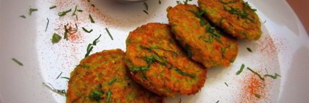 Овощные оладьи с йогуртовым соусом