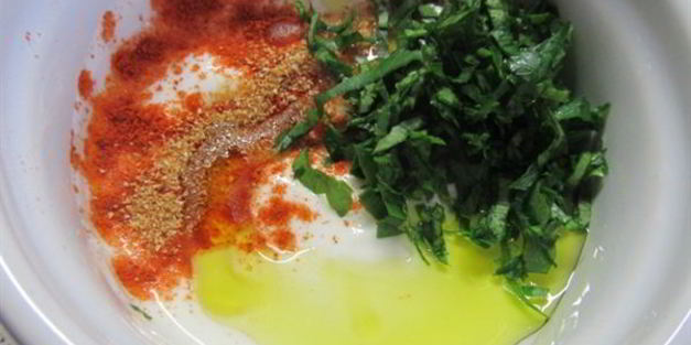 овощные оладьи с йогуртовым соусом