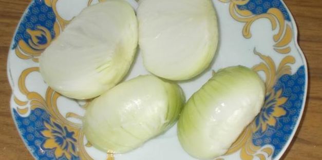 печеночные оладьи под соусом из огурца