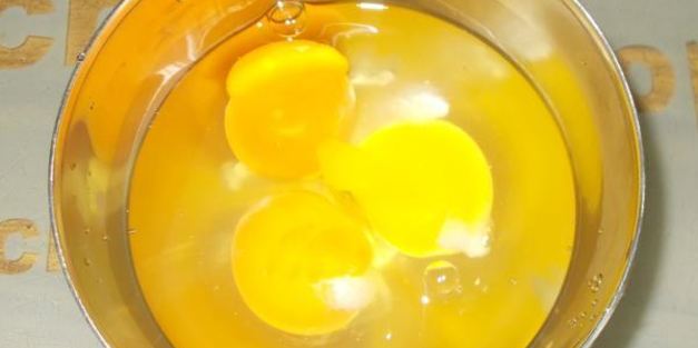 печеночные оладьи под соусом из огурца