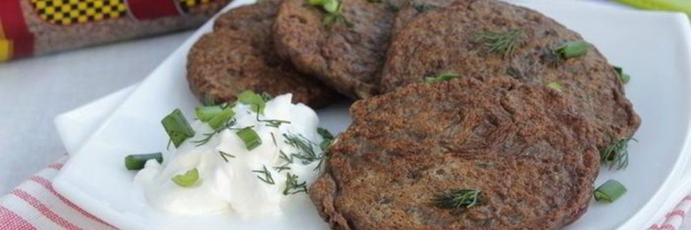 Печеночные оладьи с гречкой