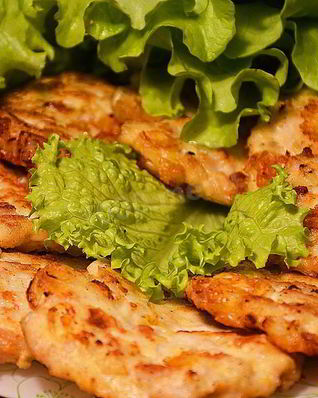 Сочные рубленные оладьи из куриной грудки с сыром