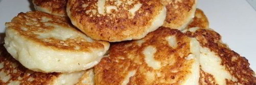 Творожные оладьи с яблоками