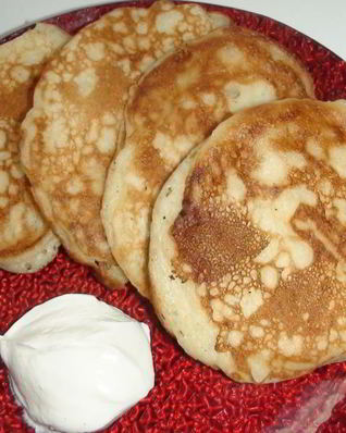 Вкусные оладьи на кефире с добавками