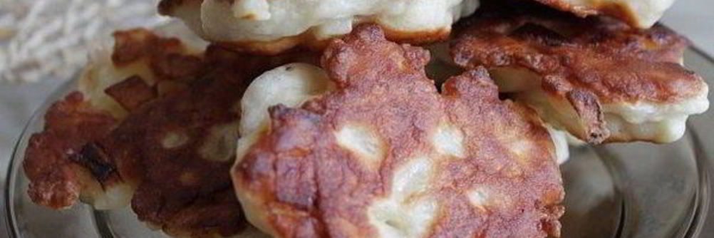 Яблочные дрожжевые оладьи