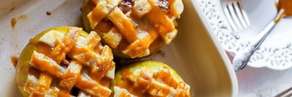 Печеные яблоки в тесте