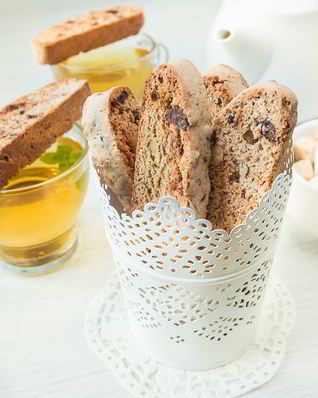 Бискотти с орехами и шоколадной крошкой