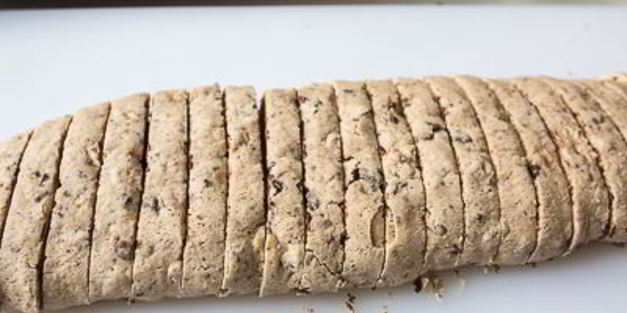 бискотти с орехами и шоколадной крошкой