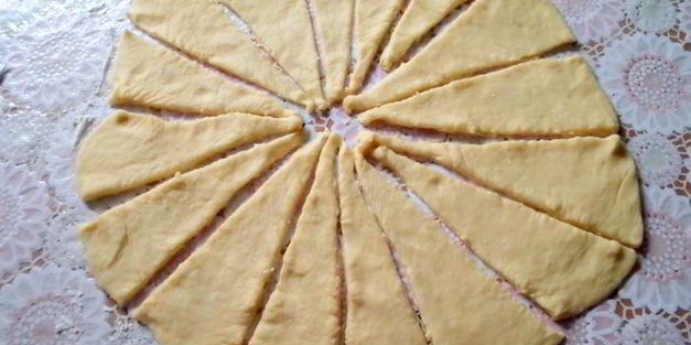 дрожжевые рогалики с маком