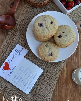 Миндальное печенье с малиной