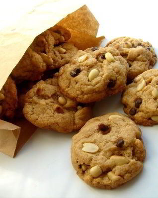 Печенье с арахисовым маслом, арахисом и шоколадными каплями