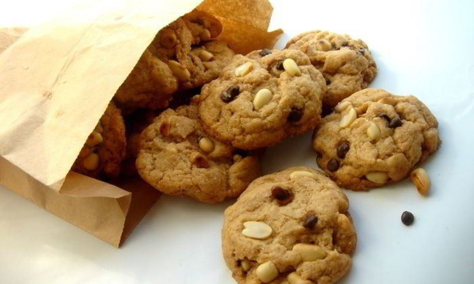 Рецепт печенье с арахисовым маслом, арахисом и шоколадными каплями