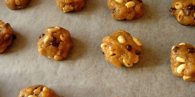 печенье с арахисовым маслом, арахисом и шоколадными каплями