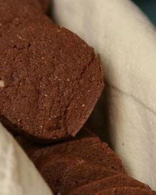 Пряное шоколадное печенье с миндалем