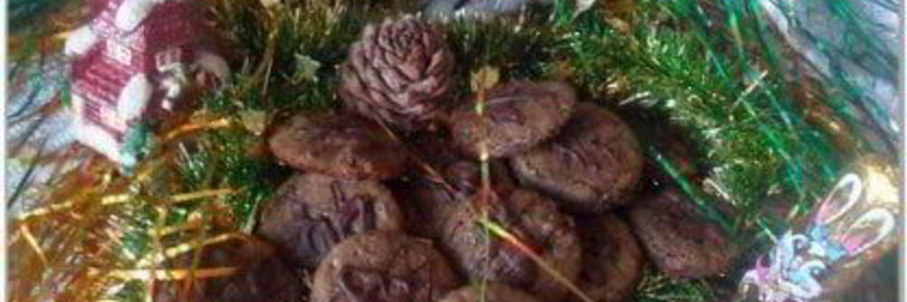 Шоколадное печенье с вишней