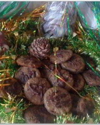 Шоколадное печенье с вишней