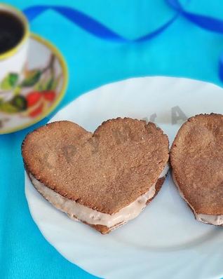 Шоколадное печенье-сэндвичи на 14 февраля