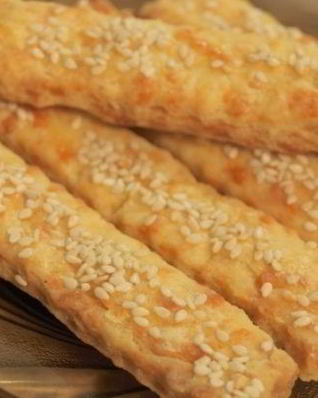 Сырное печенье с кунжутом