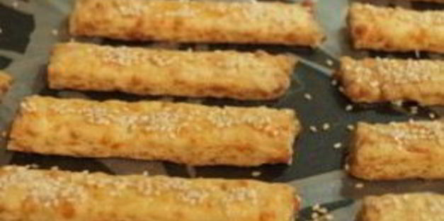 сырное печенье с кунжутом