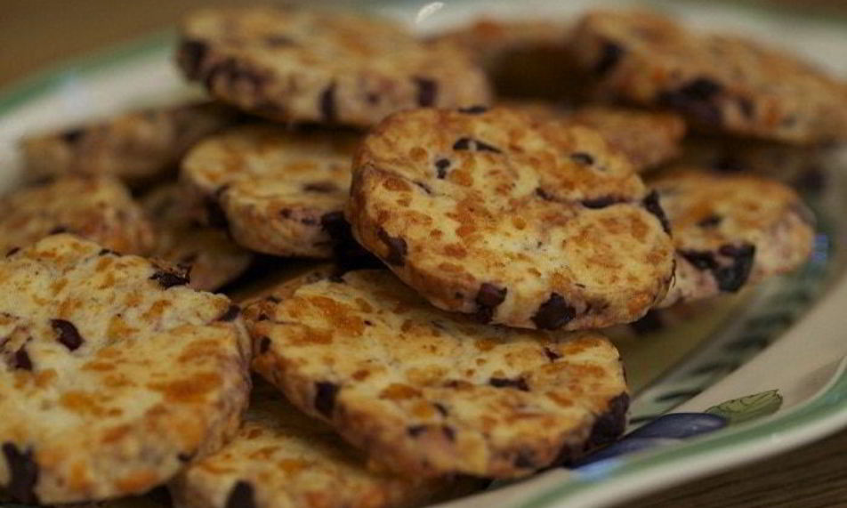 Рецепт сырное печенье с маслинами