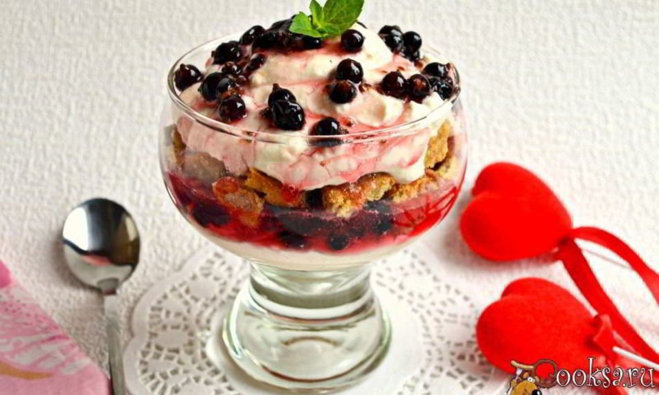 Рецепт творожный десерт с черной смородиной и печеньем