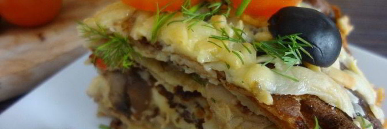 Блинчатый пирог с курицей и грибами