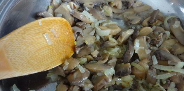 блинчатый пирог с курицей и грибами