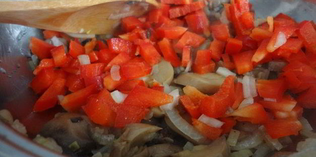 блинчатый пирог с курицей и грибами