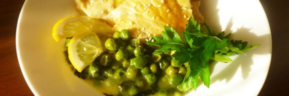 Быстрый пирог с курицей и горошек