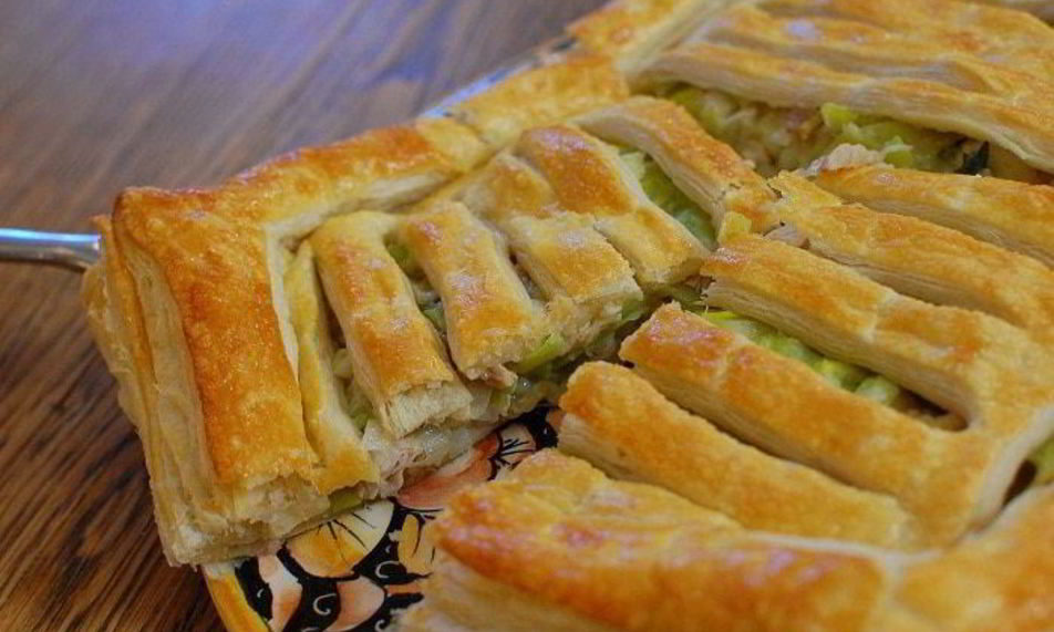 Рецепт быстрый пирог с курицей и луком-пореем